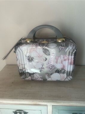 TRIFORCE  Hard-Shell Dome Cosmetic Case in Gray and Pink Floral